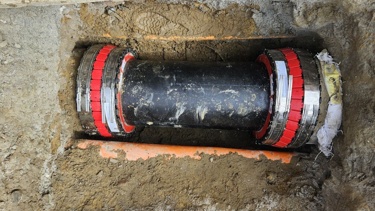 Buisovergang met gelijke vloei op betonnen buis met re-lining - Ukkel (BE)